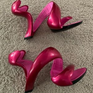 lit heels size 38 in fiery fuchsia pink